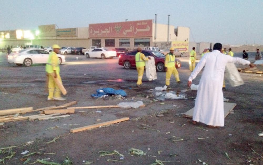 إغلاق 6 محال وإزالة 40 موقعا مخالفا لبيع المواد الغذائية في الرياض