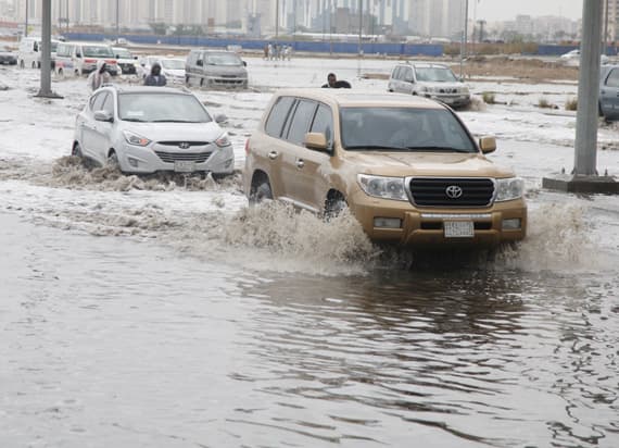 غرفة عمليات مشتركة بين جهات حكومية لمتابعة بلاغات أمطار جدة