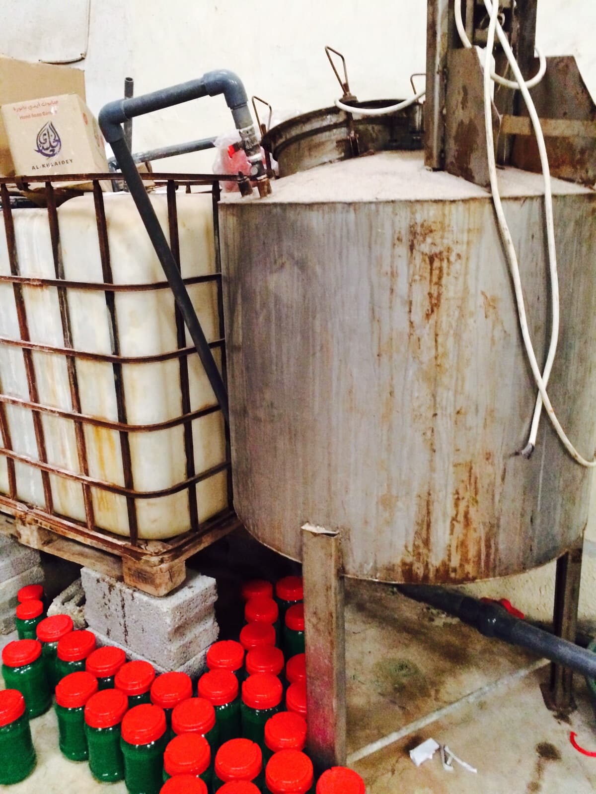 ضبط 20 ألف سلعة استهلاكية مقلدة ومغشوشة في الرياض