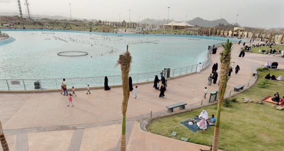 تدني خدمات المطاعم العائلية يهدد الإقبال السياحي على عاصمة المصائف العربية