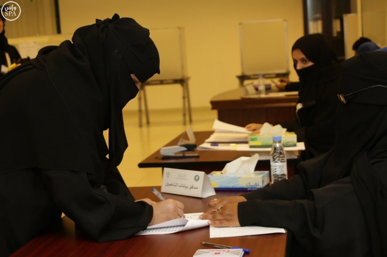 إقبال كثيف على مراكز الاقتراع في الرياض