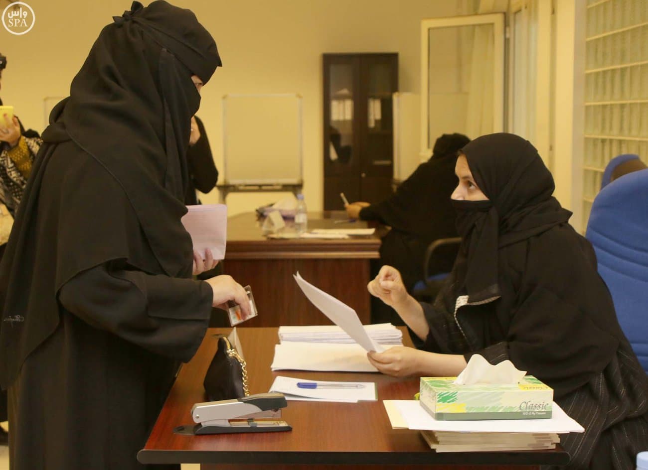 إقبال كثيف على مراكز الاقتراع في الرياض
