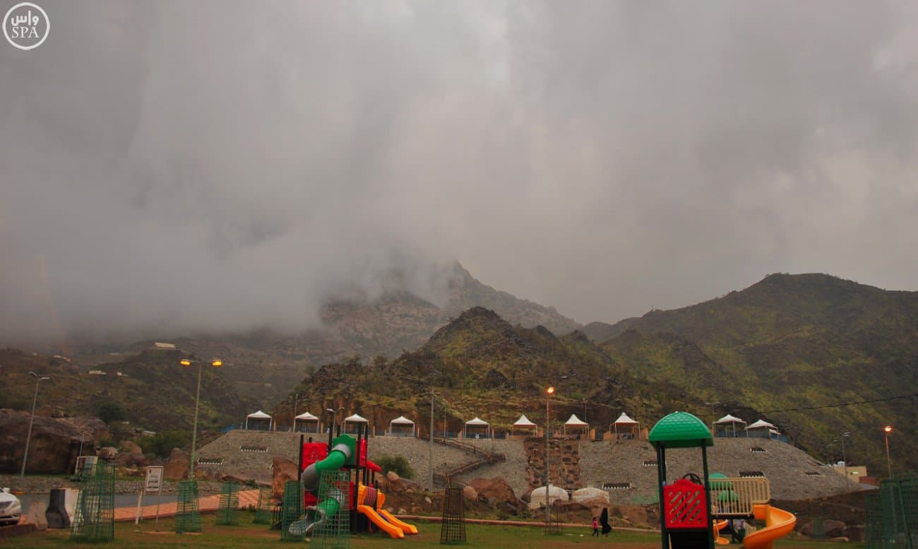 قصة مصورة: دفء تهامة يستقطب أهالي الباحة