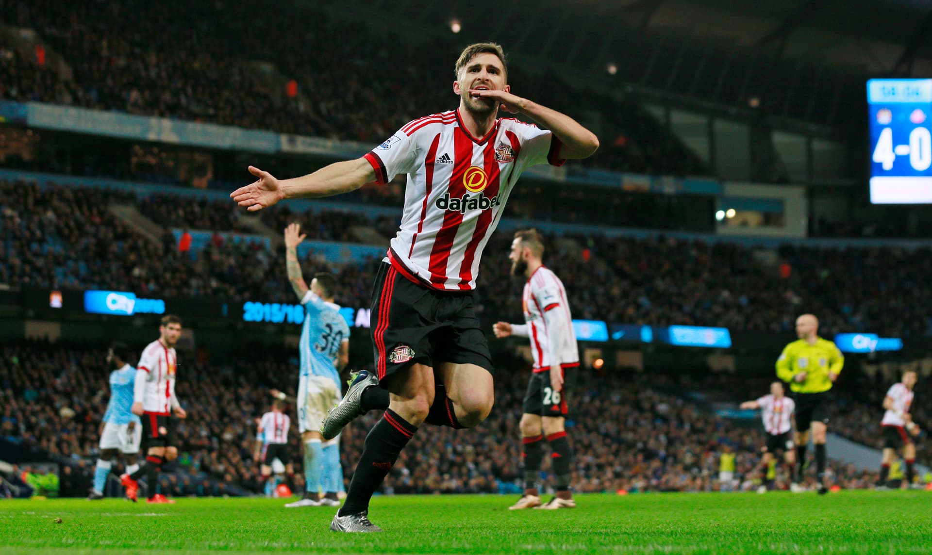 قصة مصورة: ليفربول يسقط ليستر .. ومصير فان غال في مهب الريح .. وبداية خجولة لهيدينك