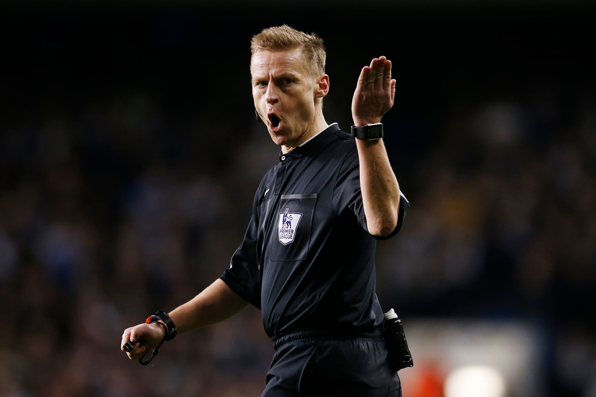 قصة مصورة: ليفربول يسقط ليستر .. ومصير فان غال في مهب الريح .. وبداية خجولة لهيدينك