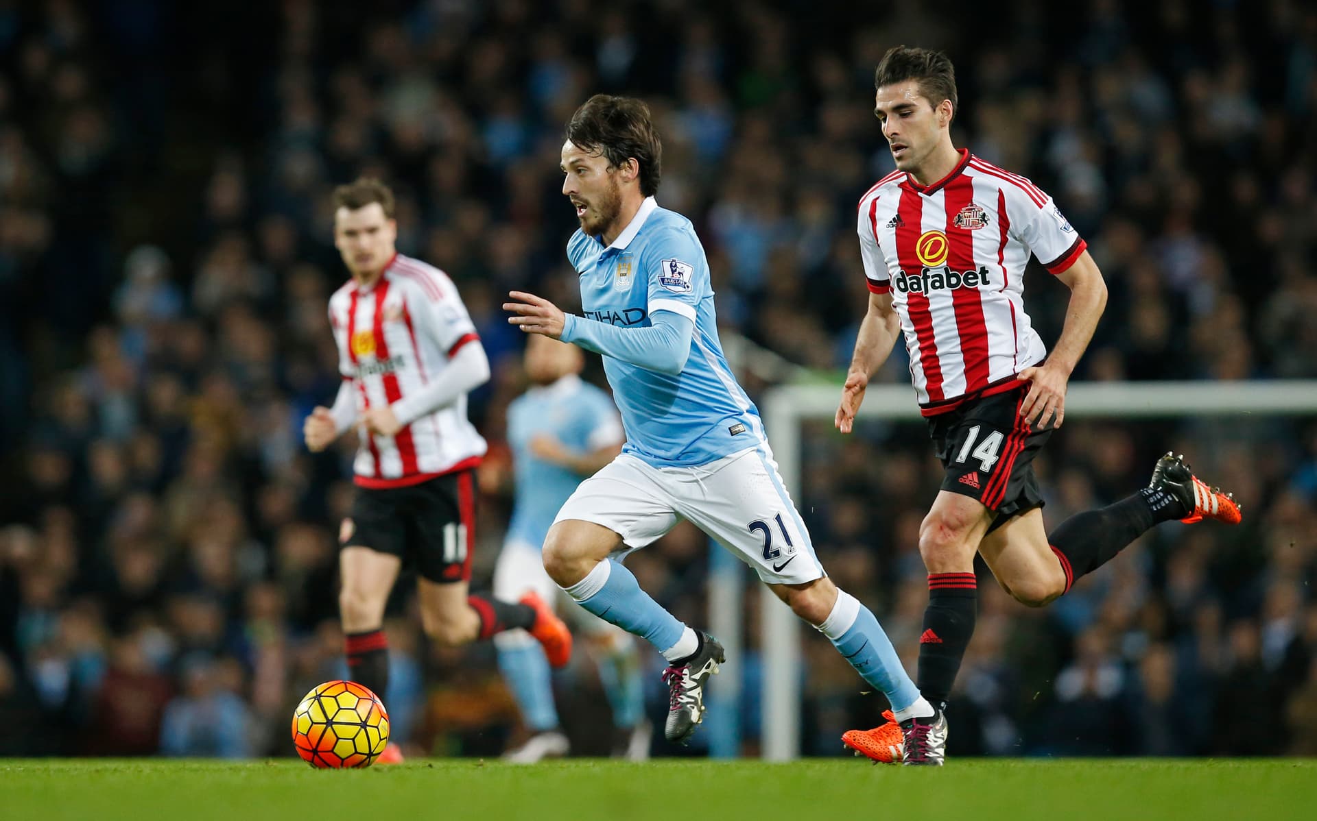 قصة مصورة: ليفربول يسقط ليستر .. ومصير فان غال في مهب الريح .. وبداية خجولة لهيدينك