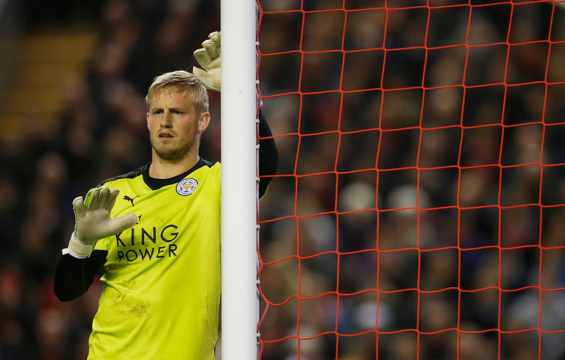 قصة مصورة: ليفربول يسقط ليستر .. ومصير فان غال في مهب الريح .. وبداية خجولة لهيدينك