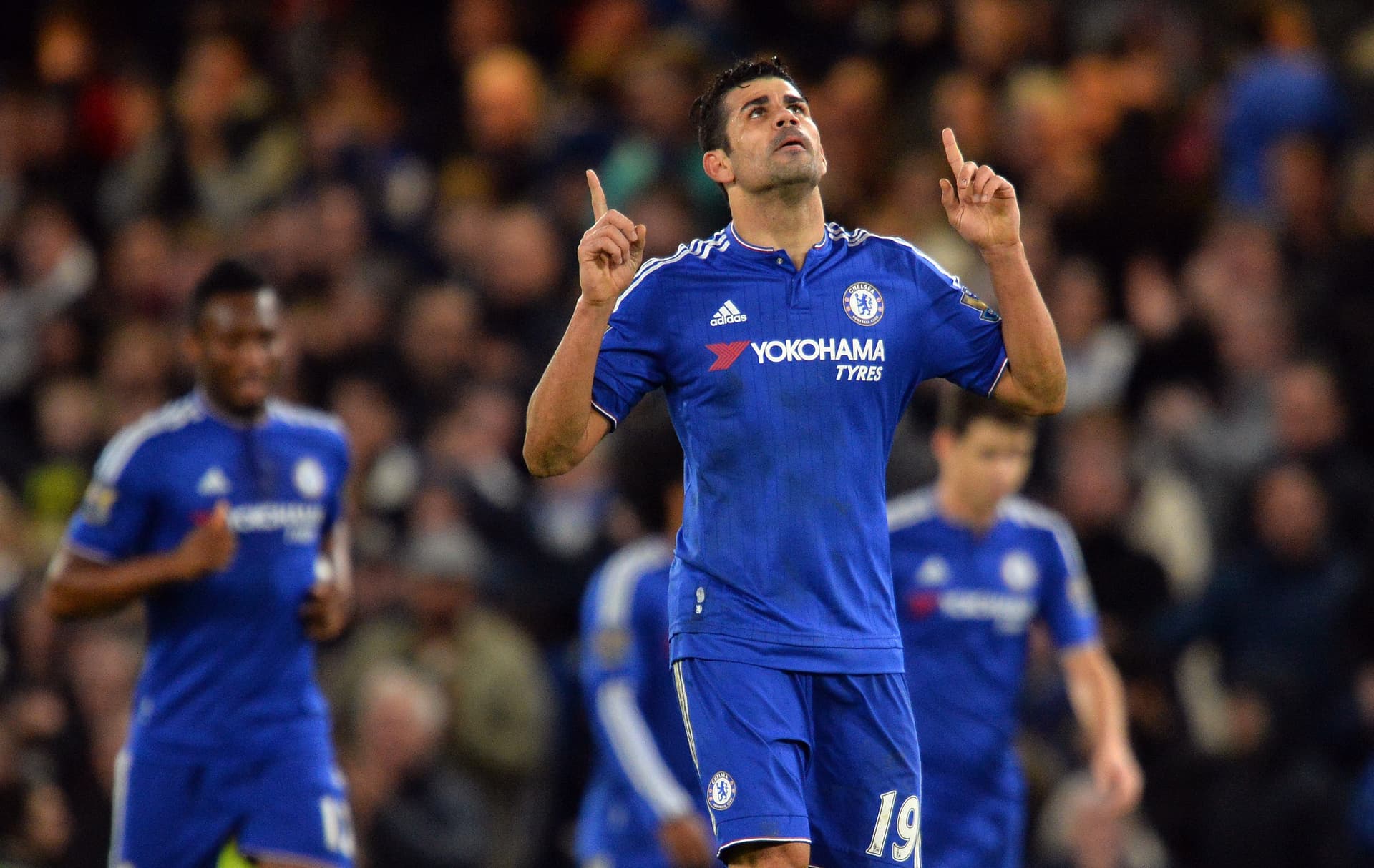 قصة مصورة: ليفربول يسقط ليستر .. ومصير فان غال في مهب الريح .. وبداية خجولة لهيدينك