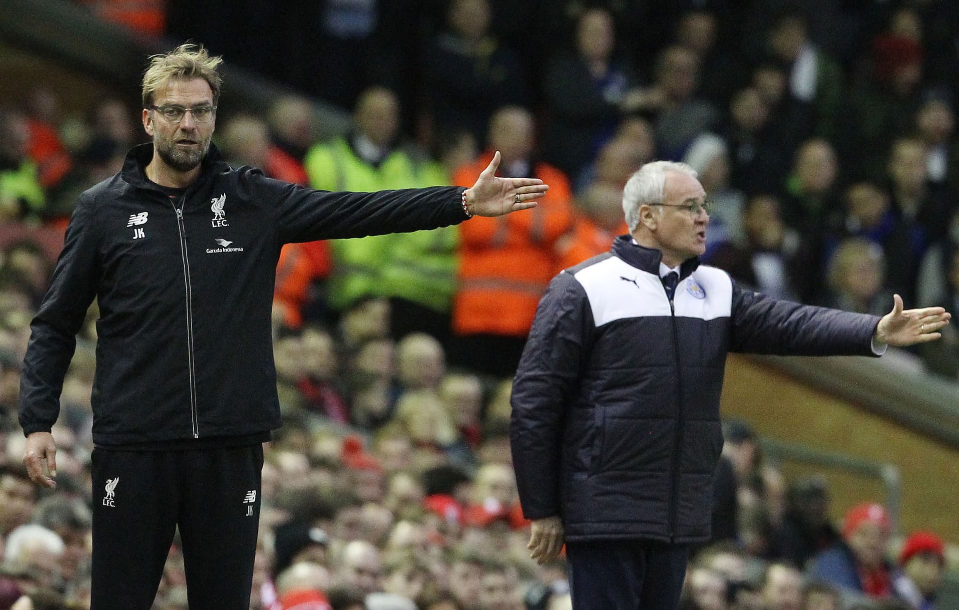 قصة مصورة: ليفربول يسقط ليستر .. ومصير فان غال في مهب الريح .. وبداية خجولة لهيدينك