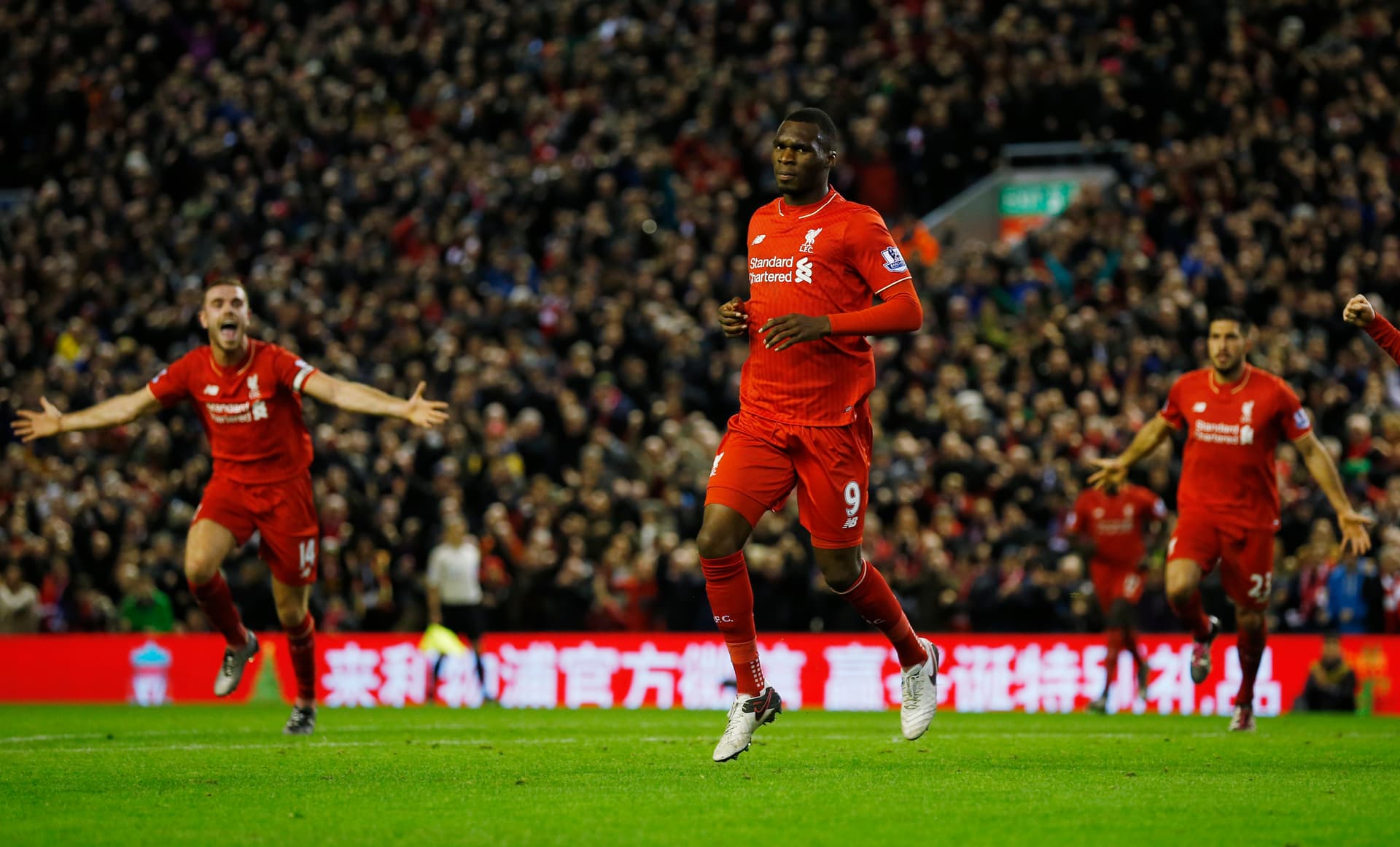 قصة مصورة: ليفربول يسقط ليستر .. ومصير فان غال في مهب الريح .. وبداية خجولة لهيدينك