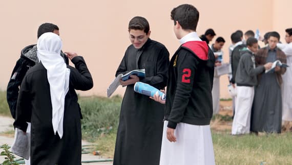 «التعليم» تفوض القيادات المدرسية بإعداد أسئلة بديلة في حال التسرب