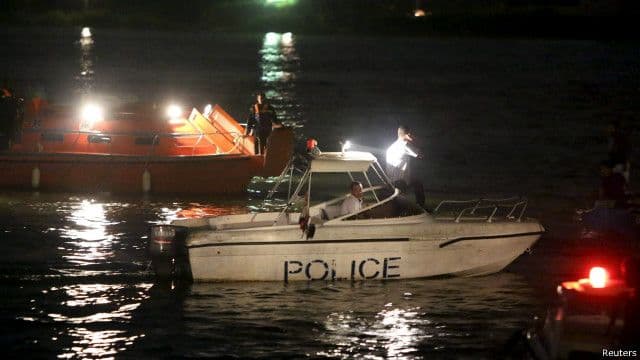 وفاة 12 مصريا على الأقل في حادث غرق قارب بنهر النيل