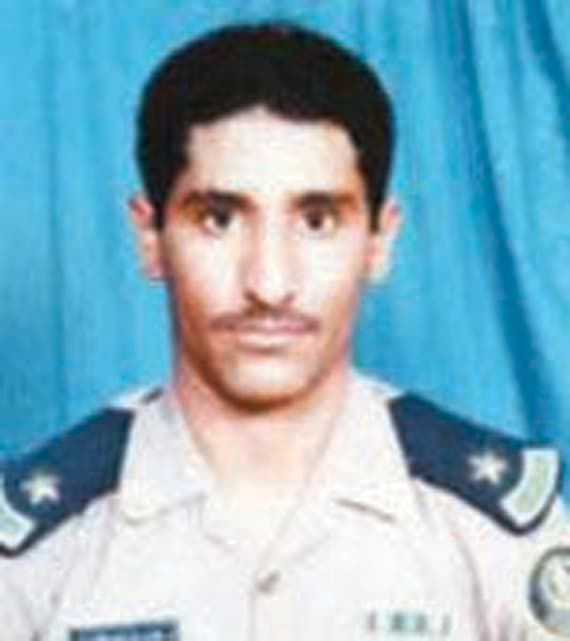 والد الشهيد سطام المطيري: كان يقبل رأسي كل صباح .. لكنهم قتلوه