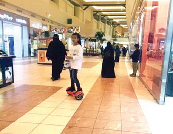 «السكوتر» .. أطباء يحذرون وآباء يرضخون لرغبات أطفالهم