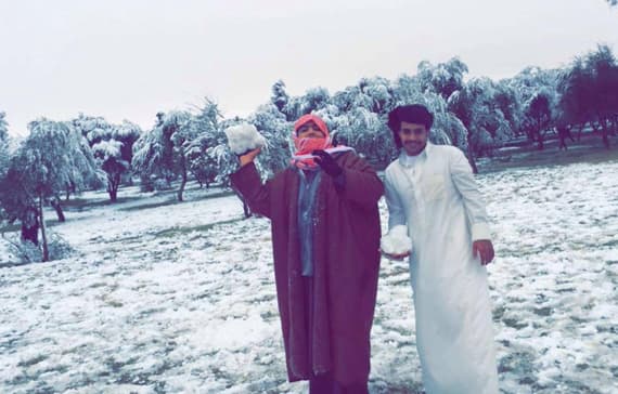 لأول مرة منذ أكثر من  60 عاما .. ثلوج في رفحاء