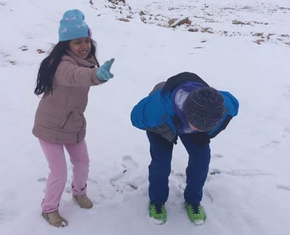 لأول مرة منذ أكثر من  60 عاما .. ثلوج في رفحاء