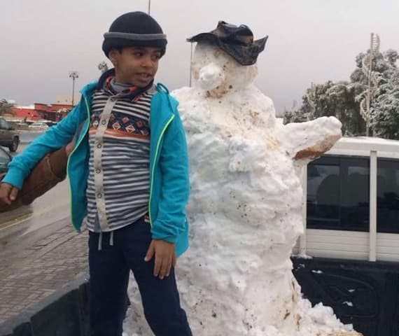 لأول مرة منذ أكثر من  60 عاما .. ثلوج في رفحاء