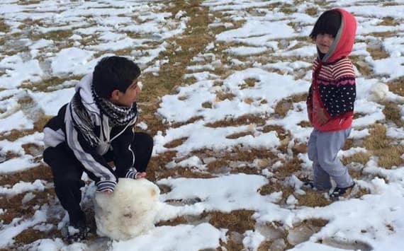 لأول مرة منذ أكثر من  60 عاما .. ثلوج في رفحاء