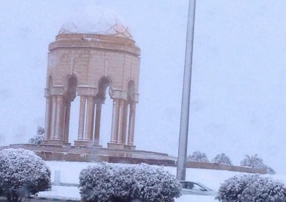 لأول مرة منذ أكثر من  60 عاما .. ثلوج في رفحاء