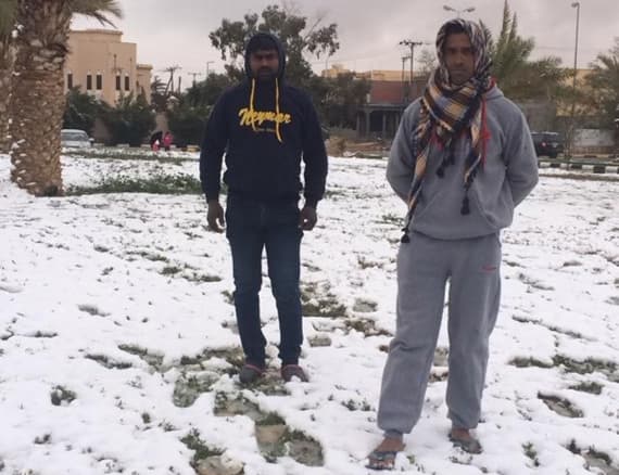 لأول مرة منذ أكثر من  60 عاما .. ثلوج في رفحاء