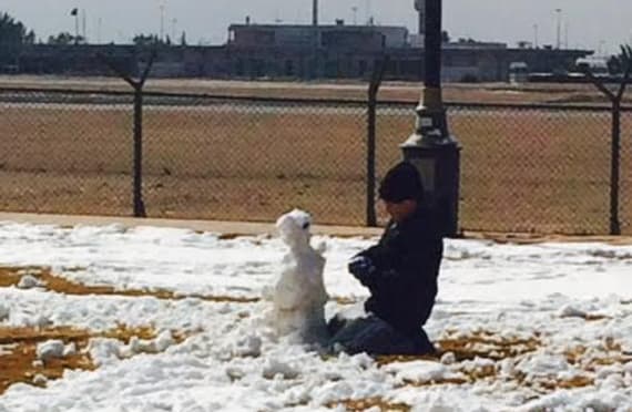 لأول مرة منذ أكثر من  60 عاما .. ثلوج في رفحاء