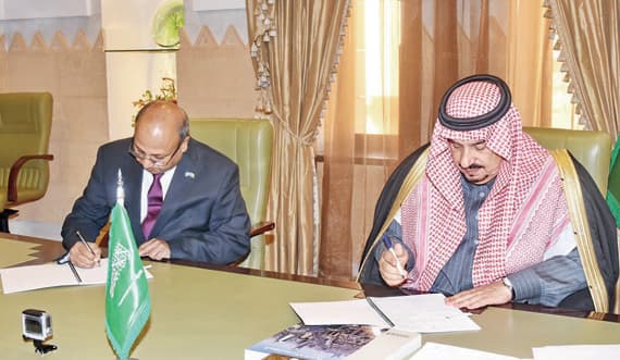 أمير الرياض يبرم اتفاقية مع برنامج الأمم المتحدة الإنمائي لتقديم خدمات استشارية