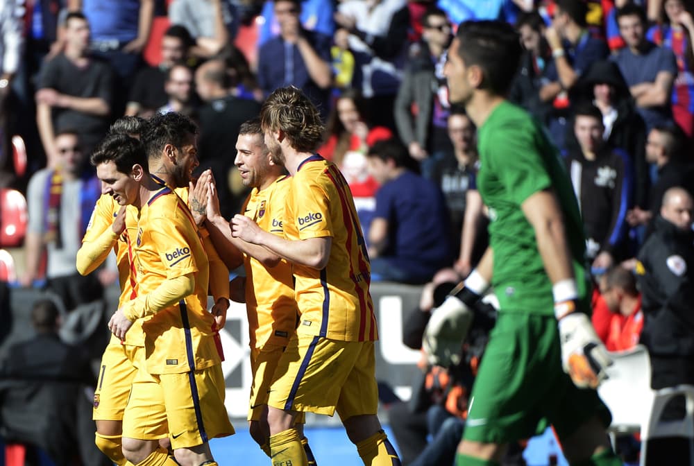 قصة مصورة: برشلونة يهزم ليفانتي ويستعيد انفراده بصدارة الدوري