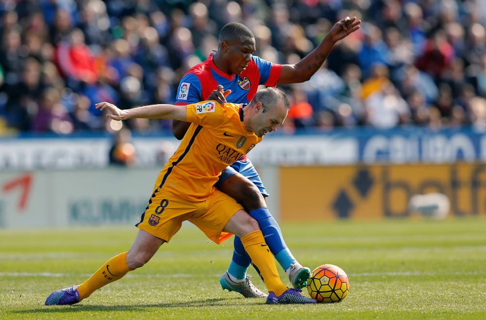 قصة مصورة: برشلونة يهزم ليفانتي ويستعيد انفراده بصدارة الدوري