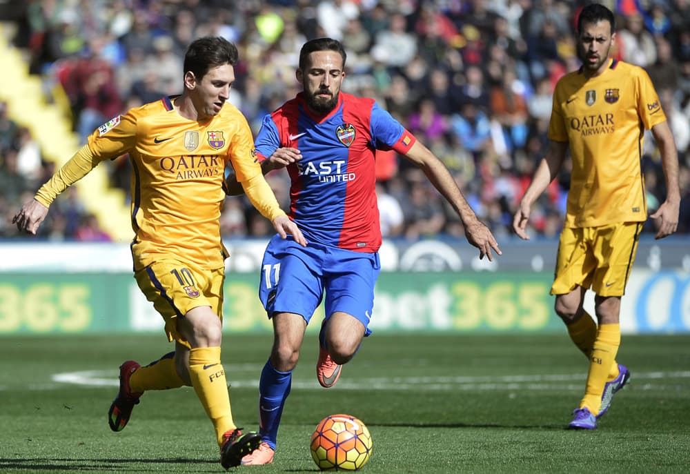 قصة مصورة: برشلونة يهزم ليفانتي ويستعيد انفراده بصدارة الدوري