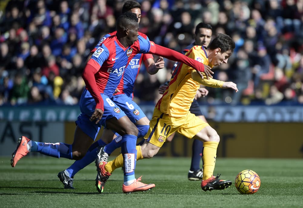 قصة مصورة: برشلونة يهزم ليفانتي ويستعيد انفراده بصدارة الدوري