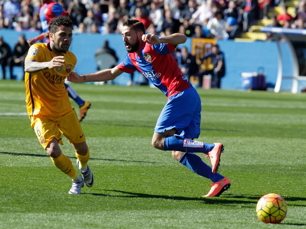 قصة مصورة: برشلونة يهزم ليفانتي ويستعيد انفراده بصدارة الدوري