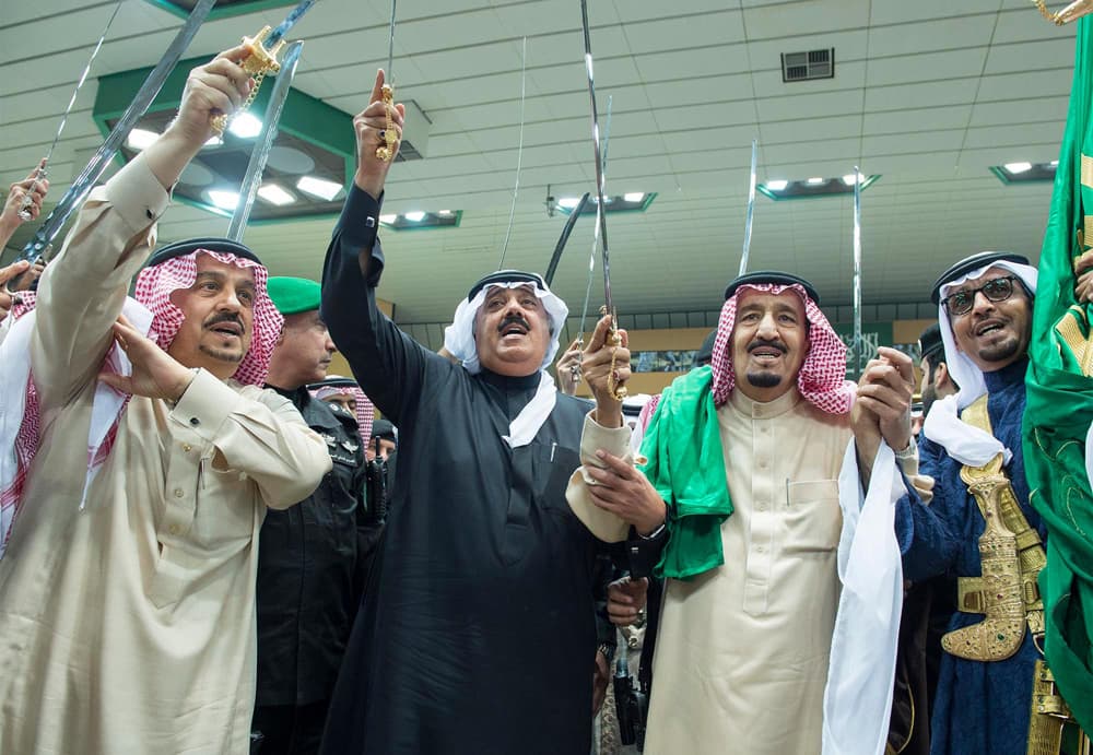 الملك يرعى حفل العرضة السعودية في مهرجان الجنادرية