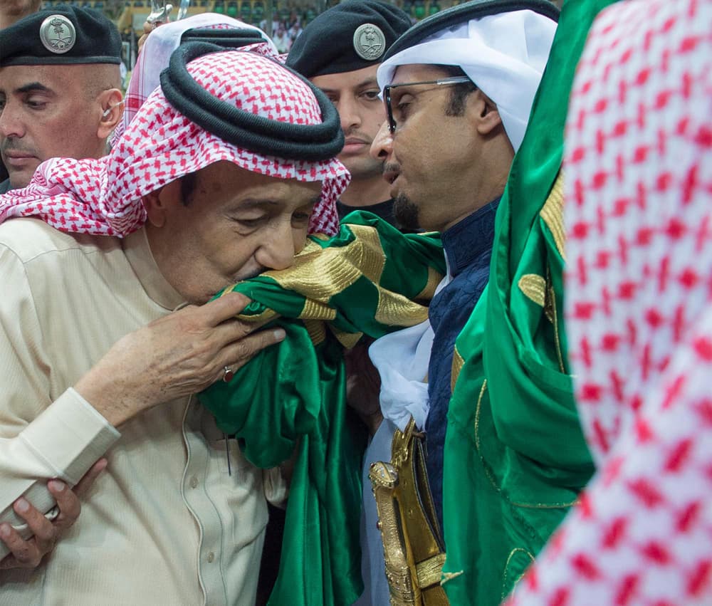 الملك يرعى حفل العرضة السعودية في مهرجان الجنادرية