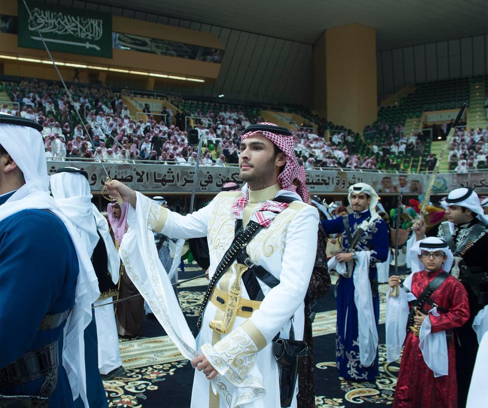 الملك يرعى حفل العرضة السعودية في مهرجان الجنادرية