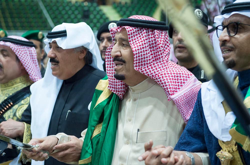 الملك يرعى حفل العرضة السعودية في مهرجان الجنادرية
