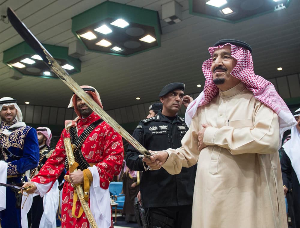 الملك يرعى حفل العرضة السعودية في مهرجان الجنادرية