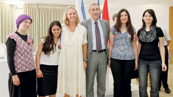 امرأة من خارج الأسرة تدير إمبراطورية روتشيلد المالية