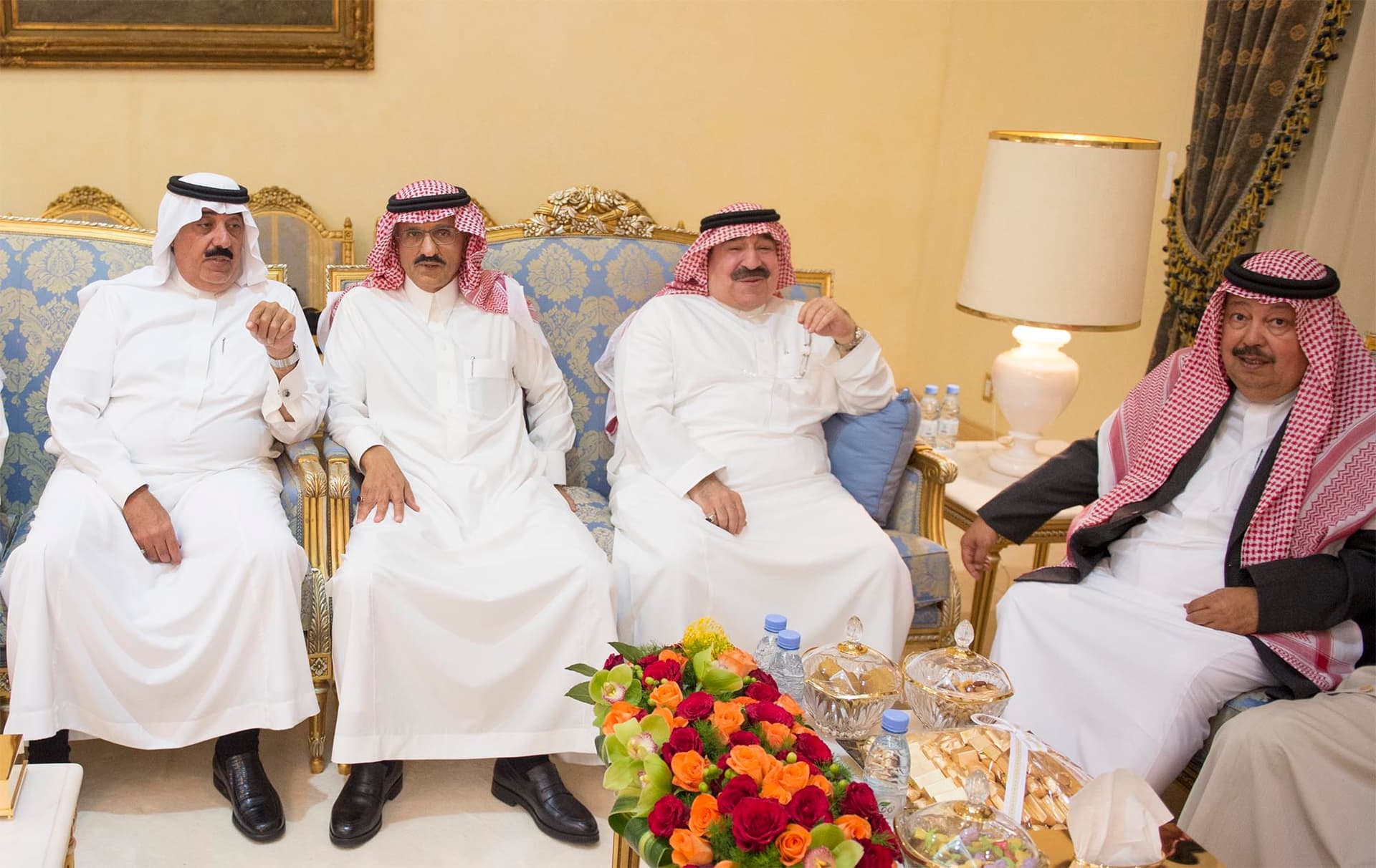 خادم الحرمين الشريفين يستقبل القادة الذين قدموا لحضور المناورة الختامية لتمرين رعد الشمال