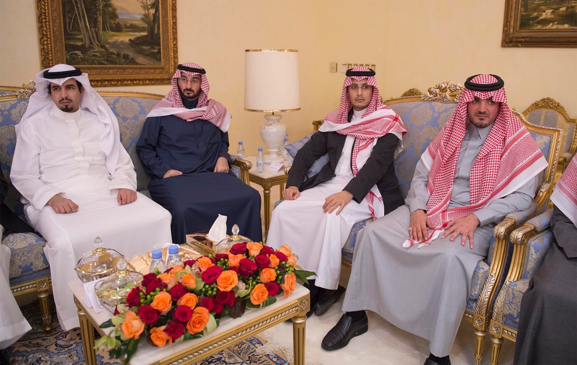 خادم الحرمين الشريفين يستقبل القادة الذين قدموا لحضور المناورة الختامية لتمرين رعد الشمال