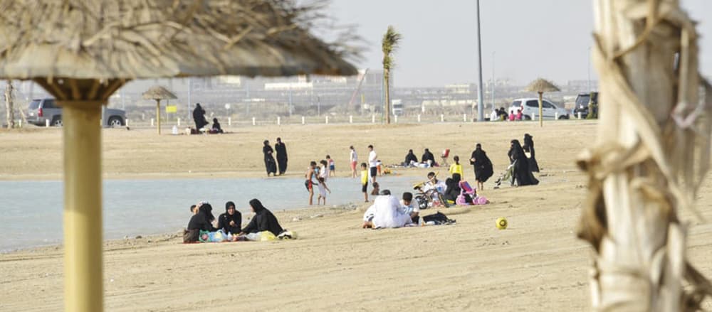 شاطئ السيف في جدة .. متنفس الباحثين عن نسيم البحر