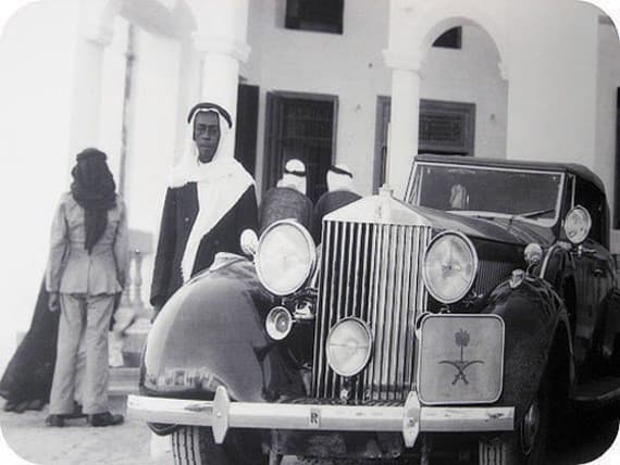 أهل الجزيرة ورؤيتهم للسيارات قديما .. تخوف واستهجان