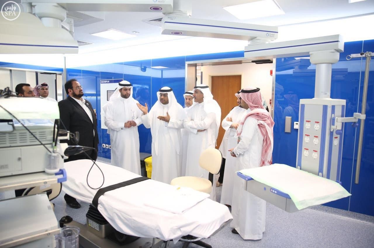 نائب وزير الصحة يفتتح أول مختبر يعمل بتقنية الروبوت في الشرق الأوسط
