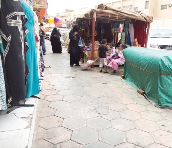 سوق «برزان» .. عراقة تاريخية
وبسطات عشوائية