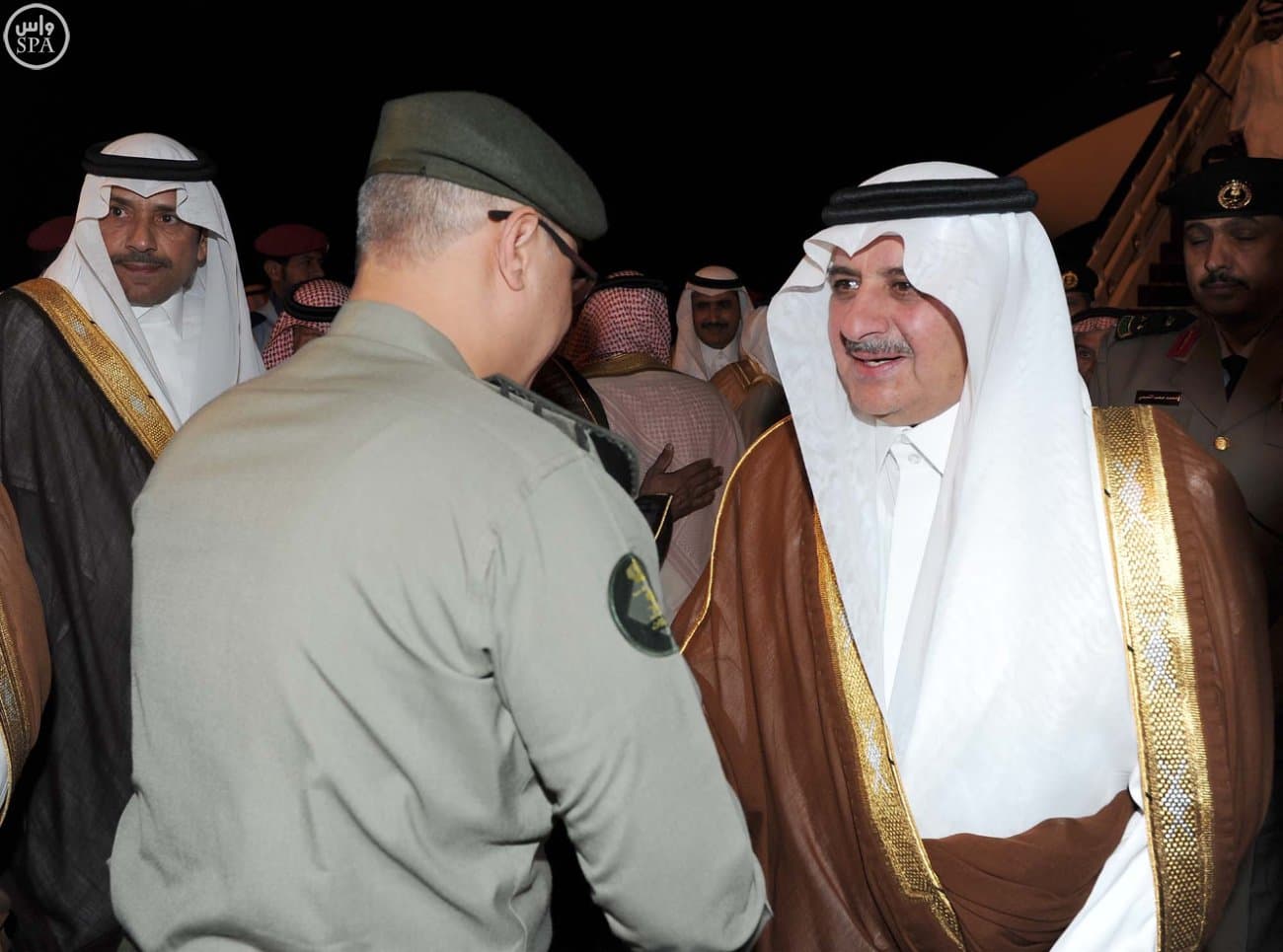 الأمير فهد بن سلطان يصل إلى تبوك بعد رحلة علاجية