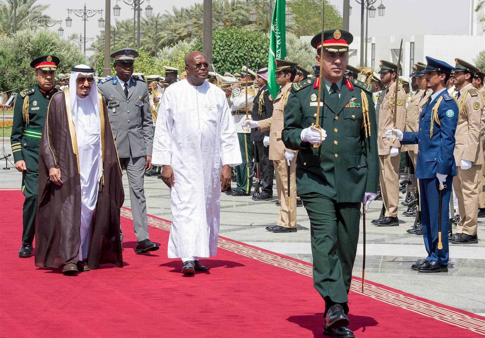 خادم الحرمين ورئيس بوركينا فاسو يشهدان توقيع اتفاقية تعاون في مجال مكافحة الجريمة
