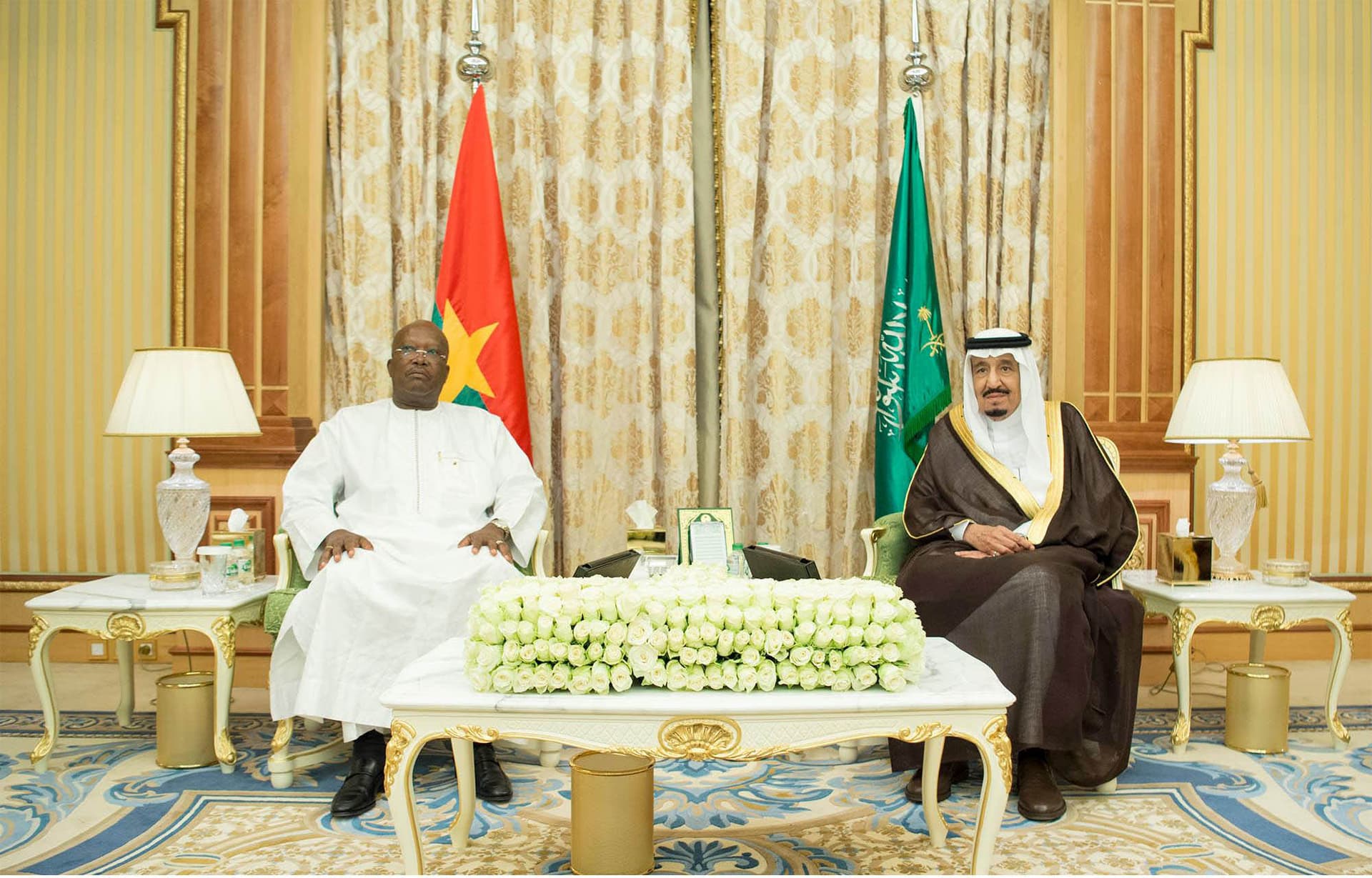 خادم الحرمين ورئيس بوركينا فاسو يشهدان توقيع اتفاقية تعاون في مجال مكافحة الجريمة