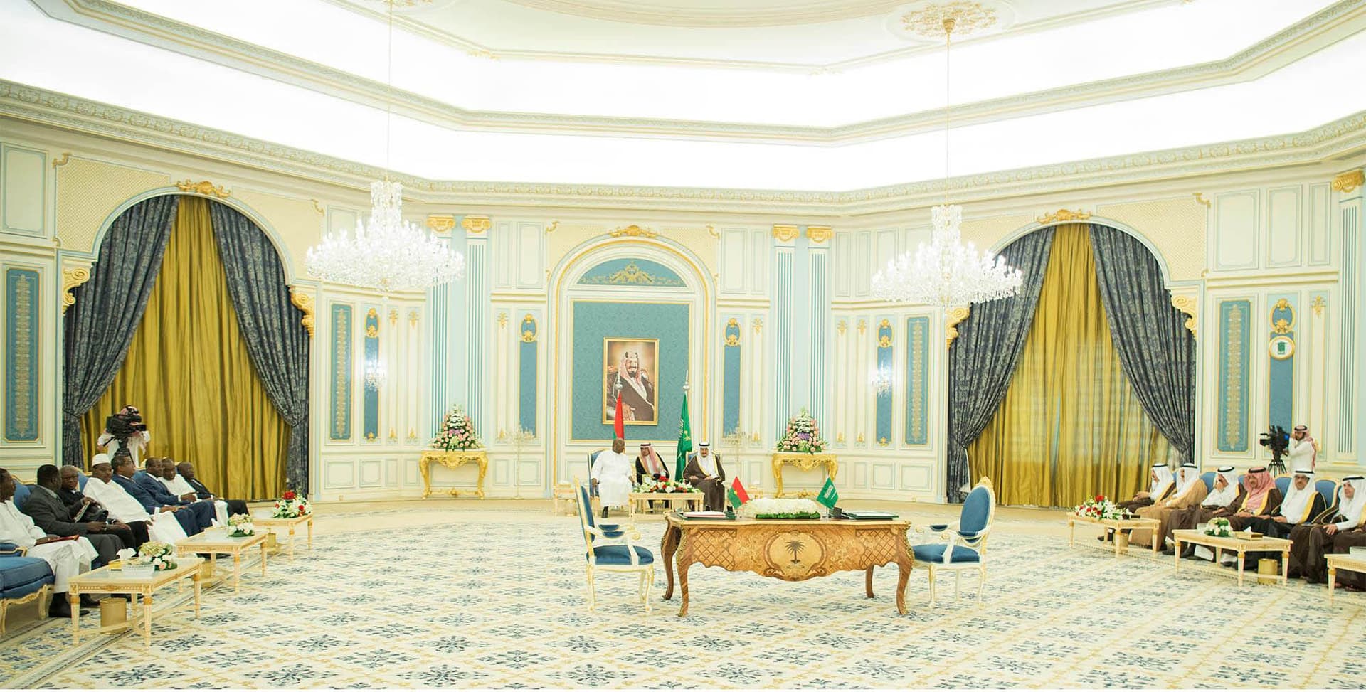 خادم الحرمين ورئيس بوركينا فاسو يشهدان توقيع اتفاقية تعاون في مجال مكافحة الجريمة