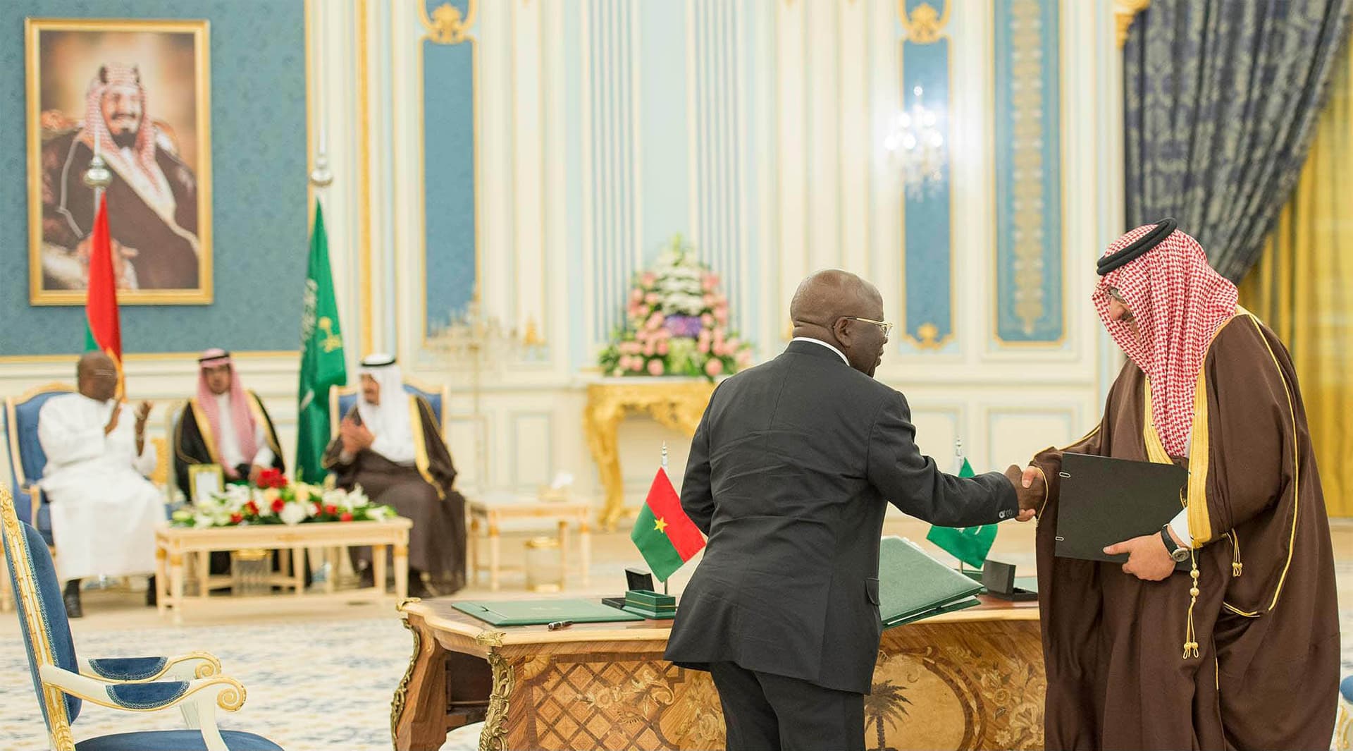 خادم الحرمين ورئيس بوركينا فاسو يشهدان توقيع اتفاقية تعاون في مجال مكافحة الجريمة