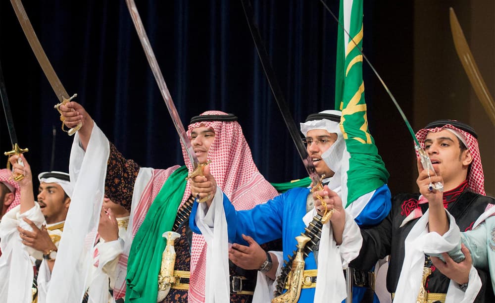 الملك: أبناء بلادنا يتمتعون بالعلم والتعليم في كل مرافق الدولة