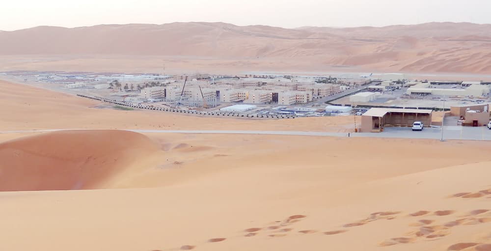 منشآت «أرامكو» تضج بالحياة في صحراء الربع الخالي